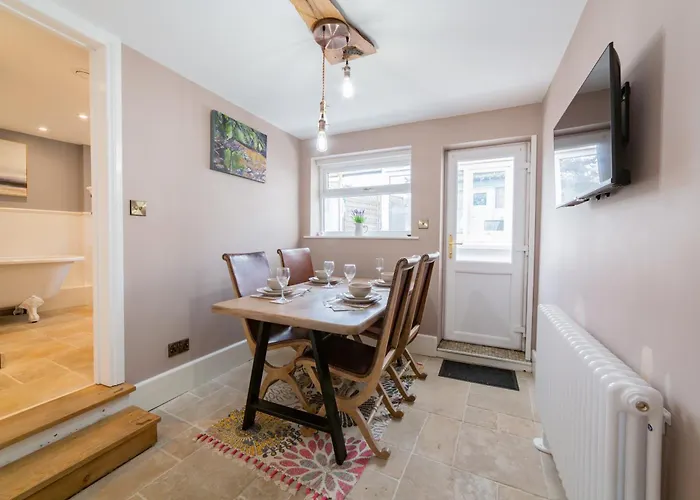 Pinfold Cottage, Dog Friendly Yorkshire Coast & Countryside Holiday home Hunmanby